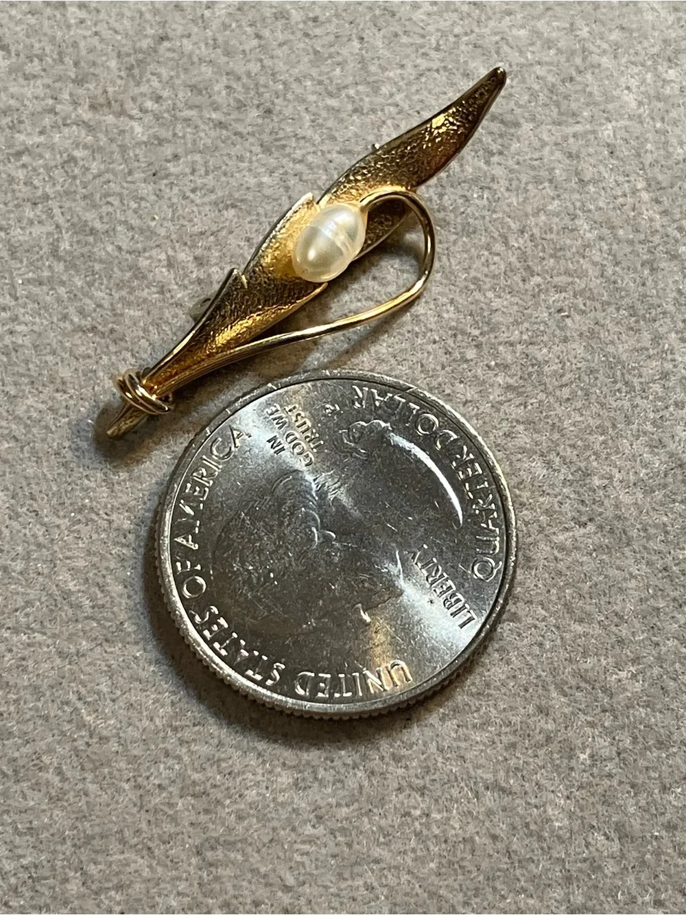 Vintage Kremetz Dainty Cultured Pearl Brooch Gold Tone